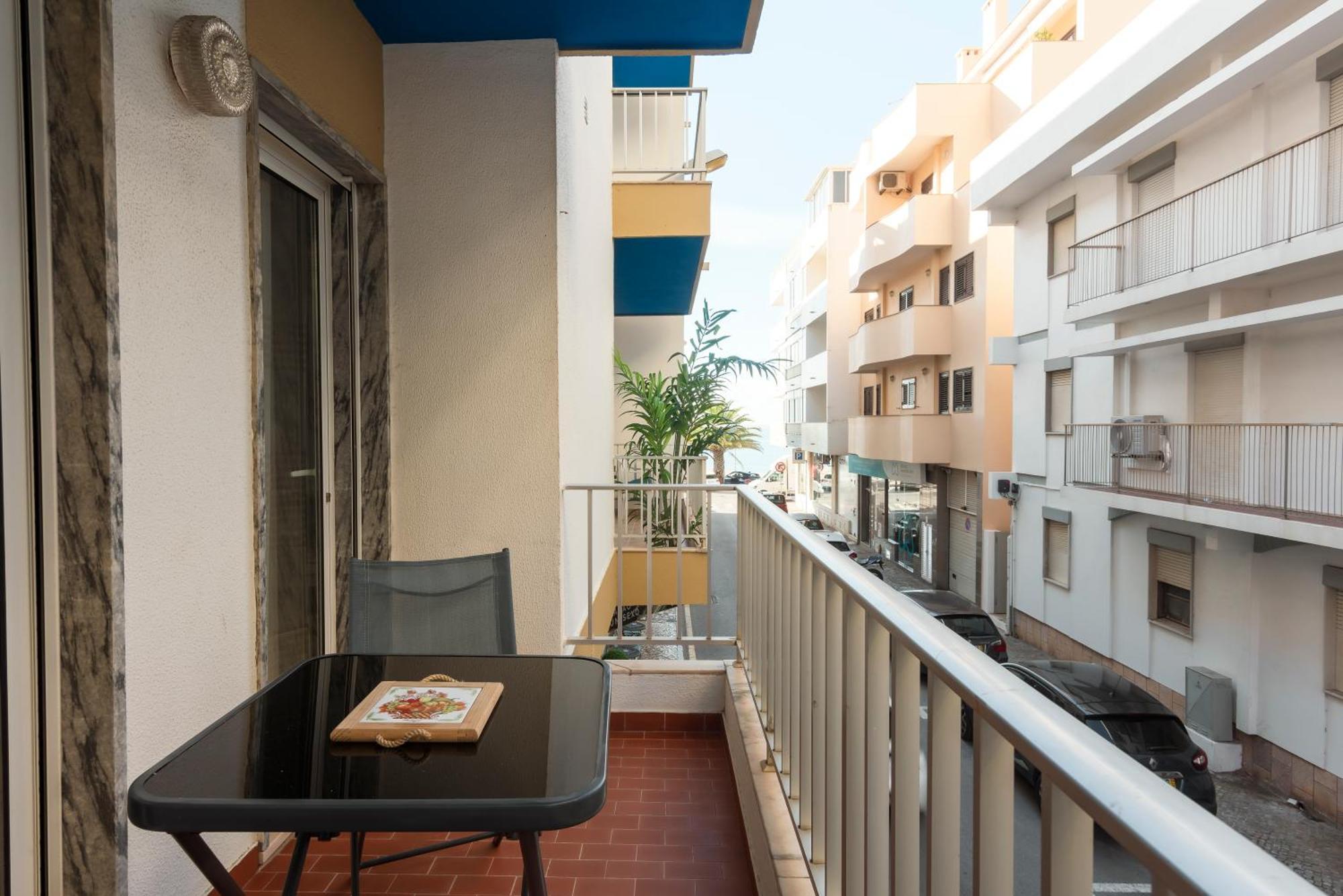 Jaune - 50 Meters To The Beach - Quarteira Exterior photo